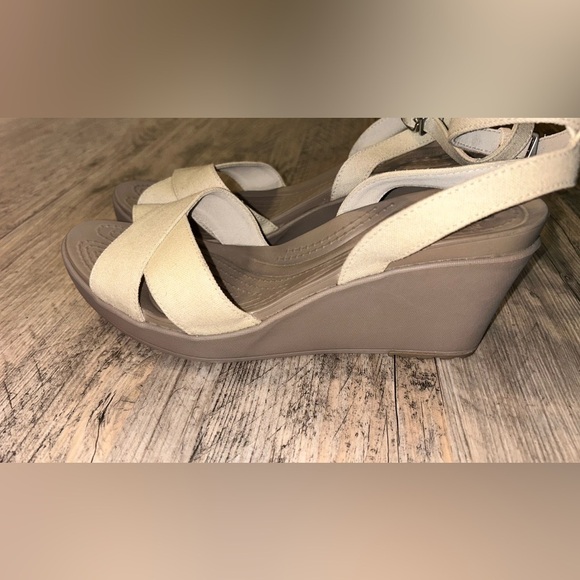 CROCS Shoes - Crocs Leigh Ii Ankle Strap Wedge Heel Sandal Cream Size 10 Womens